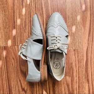 Cutout oxfords